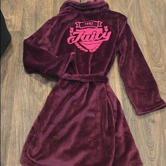 Juicy Couture Signature Logo Collared Plush Robe- Spiced Beet - Picture 3 of 4